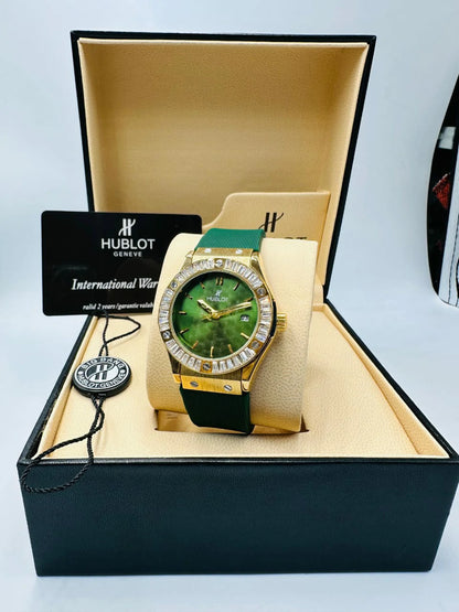 Women's Luxury Watch – Hublot-Inspired Diamond Bezel Design with Elegant Gift Box