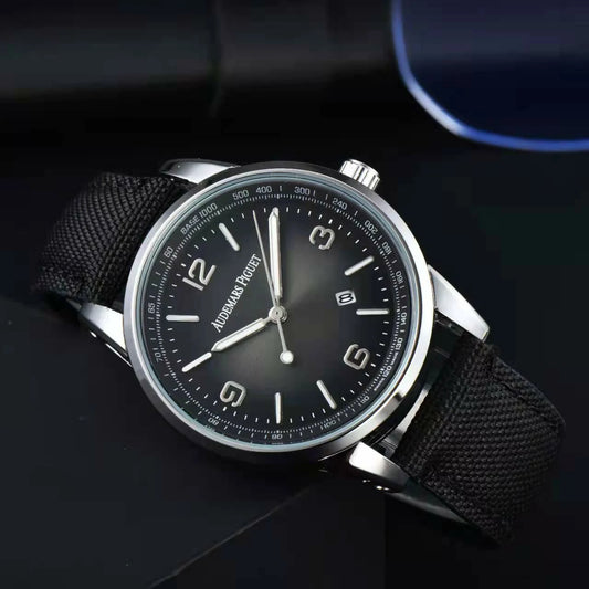 Classic Men's Watch for Casual and Formal Wear with a Modern Touch